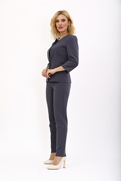 ÖNDER ÖZSOY Sıfır Yaka Düz Kısa Ceket & Dar Paça Pantolon-Füme