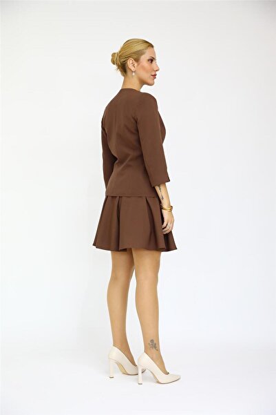 ÖNDER ÖZSOY V Yaka Boydan Kuplu Kısa Ceket & Kısa Kloş Etek-Kestane