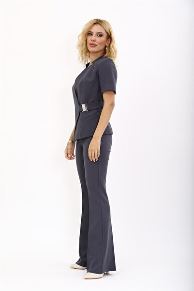 ÖNDER ÖZSOY Hakim Yaka Yandan Tokalı Çapraz Ceket & İspanyol Paça Pantolon-Füme