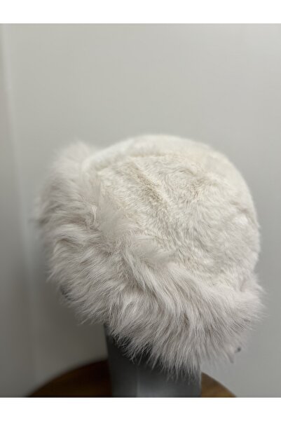 Butik Krem Kadın Peluş Şapka – Yumuşak Kürk Görünümlü Bere