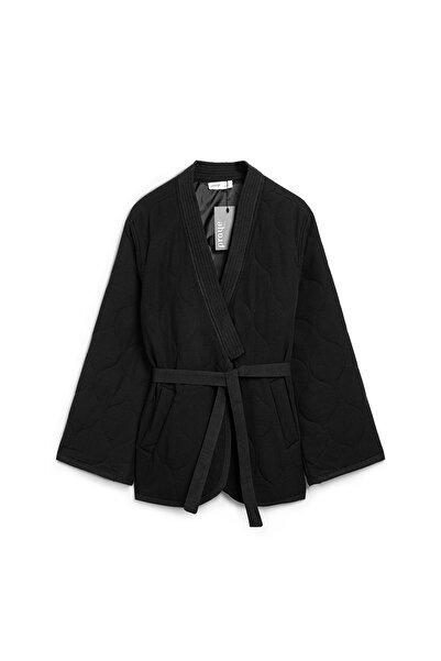 praye Яке с колан и капитонирана подплата, черно