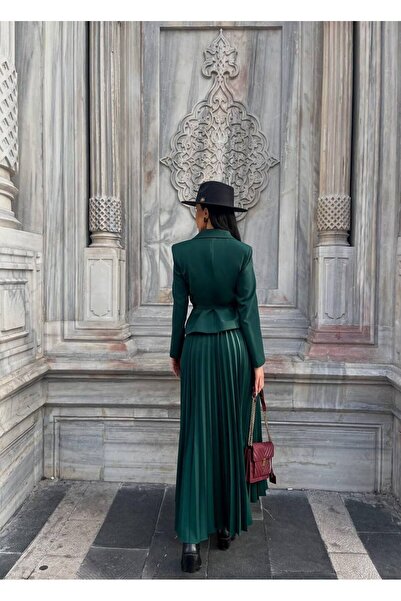 GAMZE ALPTEKİN Elizabeth Gold Belted - Buttoned Blazer Jacket and Pleated Long Skirt Set