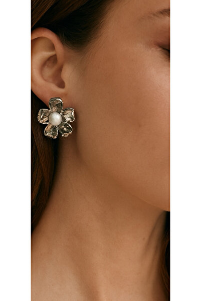 Kokoş Steel Earrings with Pearl Detail and Flower Shape in Silver Color