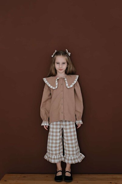 ilo and friends Blossom Bebe Yakası ve Kolları Fırfırlı Bej Ekoseli Kız Çocuk...