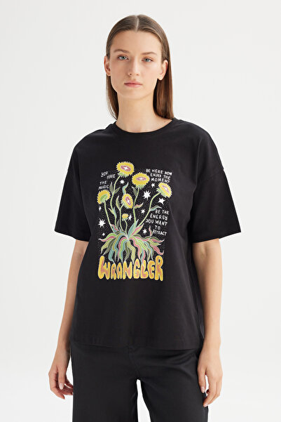 WRANGLER تي شيرت بياقة دائرية مصنوع من القطن بنسبة 100% وقصة فضفاضة ومريحة