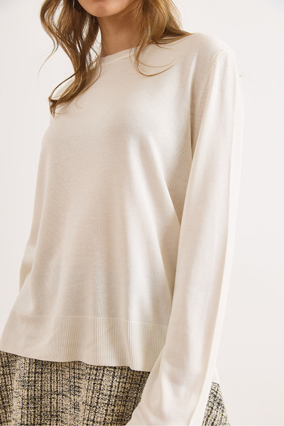 Olalook Women's Ecru Viscose Crew Neck Flowy Basic Slim Knit Sweater Kzk-19001012