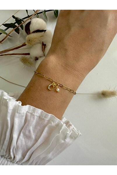 NevoAccessory سوار نسائي من الفولاذ بحرف C – لا يتأكسد، قابل للتعديل، تصميم أنيق