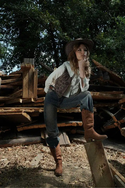 cemo İşlemeli Süet Yelek – Western Tarz Şıklık