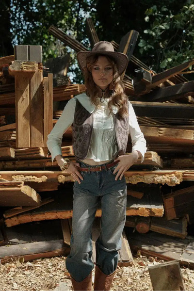 cemo İşlemeli Süet Yelek – Western Tarz Şıklık