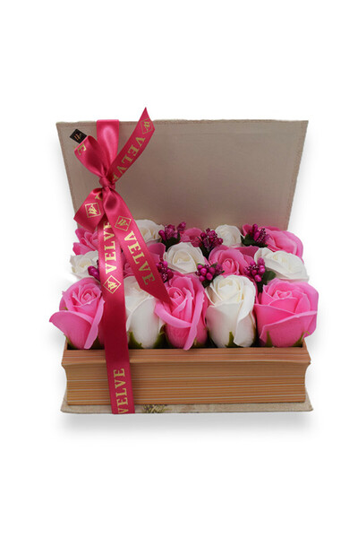 velve Aranjament floral cu 15 trandafiri din sapun, in cutie tip carte, cu fl...