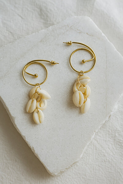 LIVOSH أقراط ذهبية بتفاصيل صدف البحر