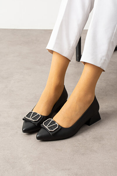 MERVESTORE حذاء باليرينا بإبزيم على شكل حرف V