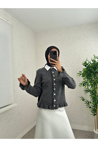 BisuModa Buttoned Knitwear Cardigan with Reverse Stitching Look