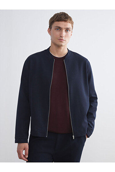 LC Waikiki معطف رجالي من نوع بومبر ذو ياقة جامعية باللون الأزرق الداكن