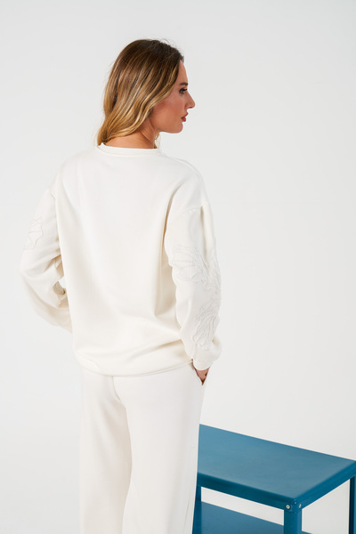 MİA NOURA طقم سويت شيرت نسائي مطرز من الأمام والأكمام