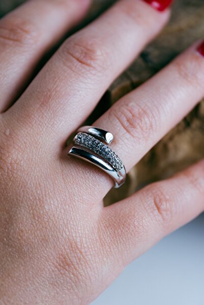 Helia Studio نموذج لف خاتم فضي اللون مع حجر