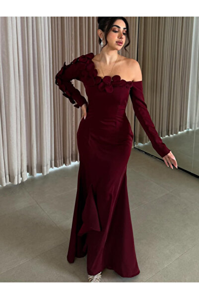 Nice Model فستان سهرة مخملي عنابي اللون مزين بالورود - فستان رسمي بأكمام طويل...