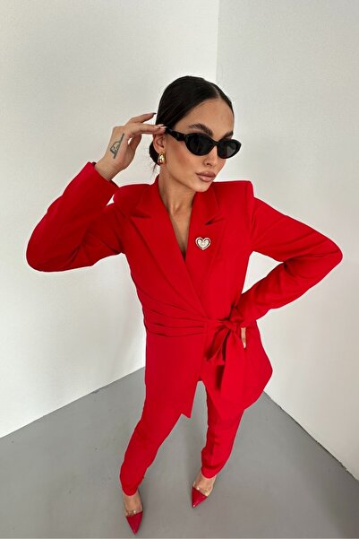 spirituel Kadın İkili Alt Üst Takım Şık Kuşaklı Drapeli Broş Detaylı Blazer Ceket Boru Paça Pantolon Takım