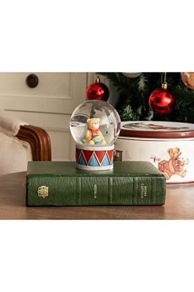 Madame Coco Guerline Schneekugel