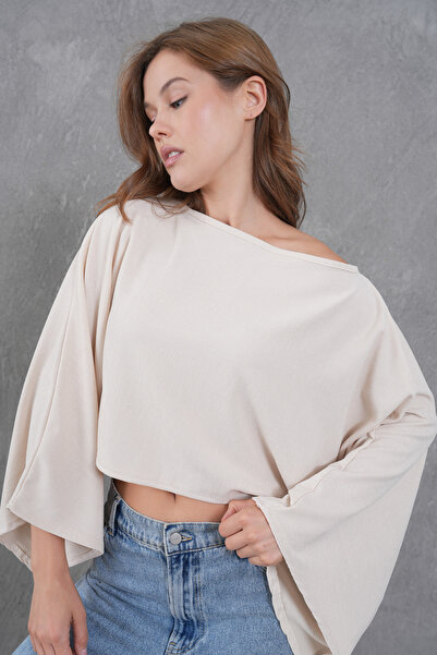 bayansepeti Κρεμ μπλούζα με φαρδύ λαιμόκοψη και λεπτομέρεια με μανίκια νυχτερίδας 13988
