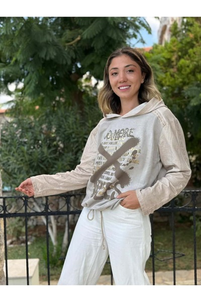 Punta Otantik Nc59085 Italian Letter Print Sleeve Studded Hooded Sweatshirt Cream
