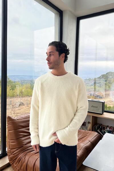 Flaw Wear Furry Plush Ecru Knit Sweater