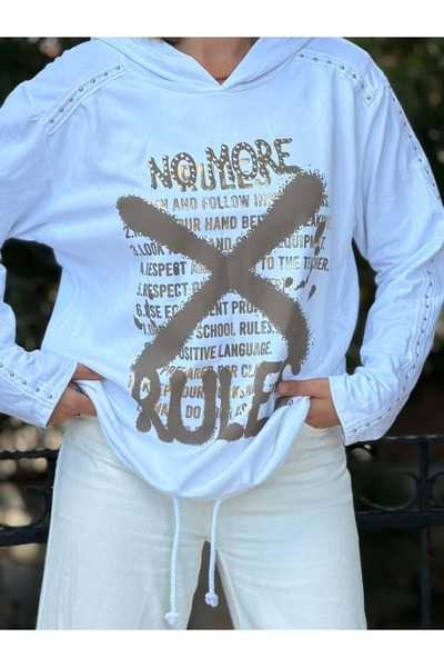 Punta Otantik NC59085 Φούτερ με κουκούλα με στάμπα ιταλικής γραφής και καρφώματα στο μανίκι, λευκό