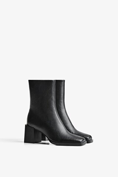 Bershka Kare burunlu topuklu bot