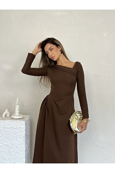 Nesil Γυναικείο φόρεμα Leonora με λεπτομέρεια στον ώμο με λαιμόκοψη και μήκος μέχρι το πάτωμα