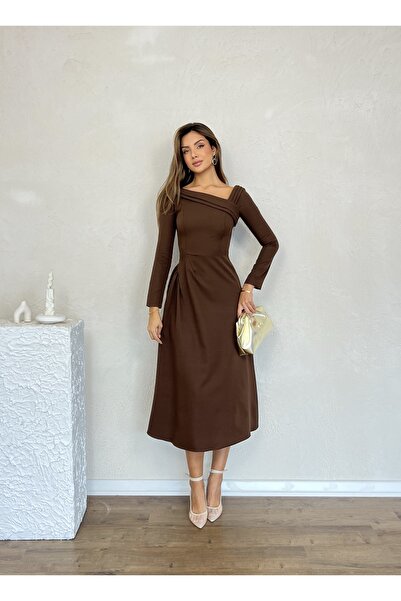 Nesil Γυναικείο φόρεμα Leonora με λεπτομέρεια στον ώμο με λαιμόκοψη και μήκος μέχρι το πάτωμα