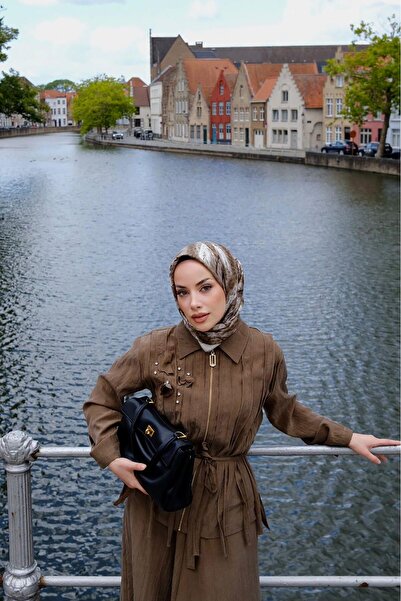 Levidor وشاح حريري منسوج بنمط التويل بلون الكاكي اللامع