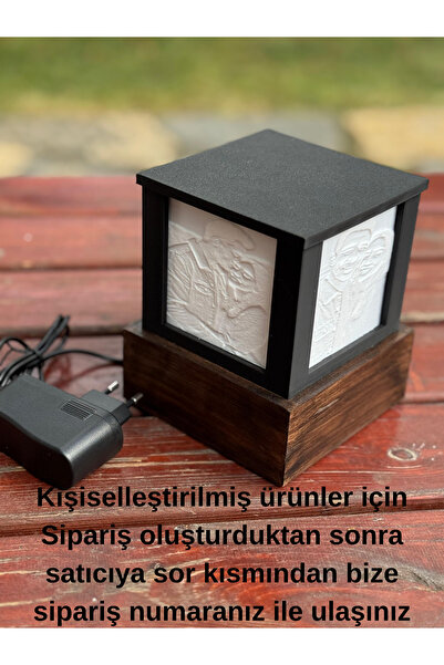 WORK3D Kişiye Özel Fotoğraf Küp Lamba – Ahşap Tabanlı, Prizle Çalışan Dekorat...