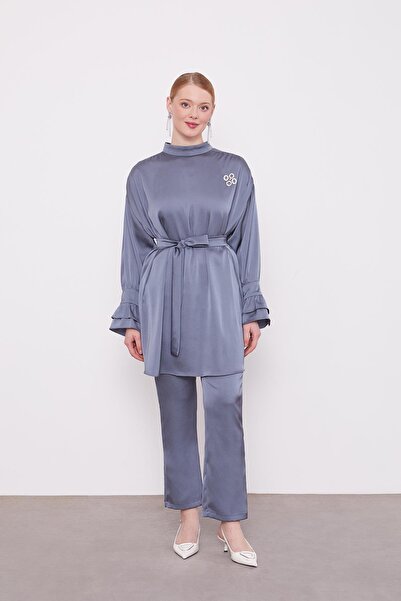 Levidor Κ.Γκρι Σετ με δύο τεμάχια με λεπτομέρεια με βολάν στο μανίκι