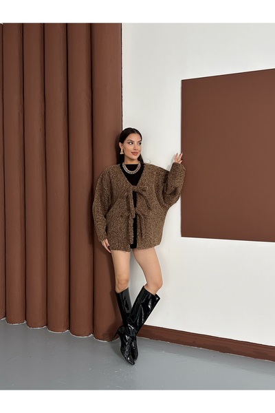 LE CARAMBOLE Γυναικείο παλτό με καφέ φιόγκο με λεπτομέρεια με κορδόνια και αποχρωματισμένο κασετίνι