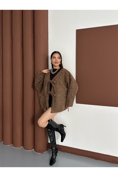 LE CARAMBOLE Γυναικείο παλτό με καφέ φιόγκο με λεπτομέρεια με κορδόνια και αποχρωματισμένο κασετίνι