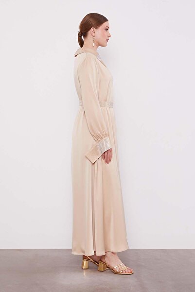 Levidor Σατέν Φόρεμα με Λεπτομέρεια από Πέτρα σε Μπεζ Χρώμα
