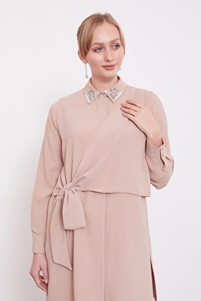 Levidor Κ.Μπεζ Κοστούμι δύο τεμαχίων με κεντημένο γιακά