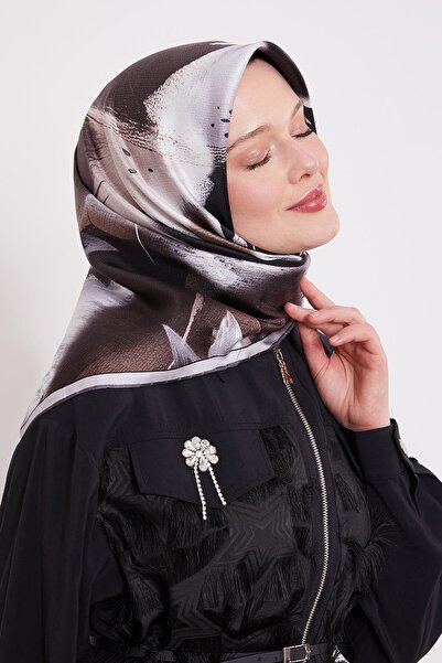 Levidor وشاح حريري منسوج بنمط أوراق الشجر باللون الأسود