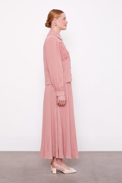 Levidor Pink Guipure Detailed Skirt Set