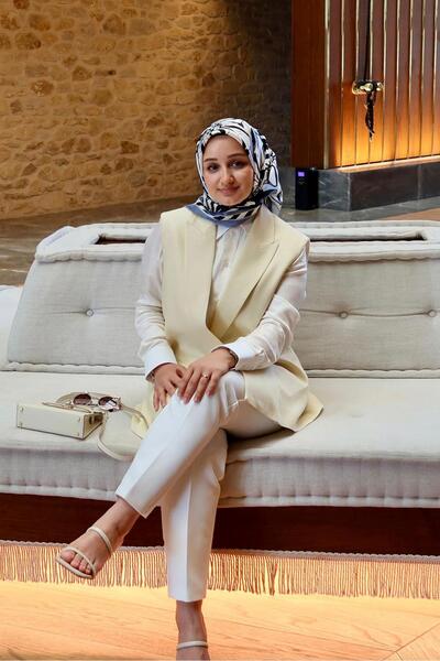 Levidor وشاح حريري من نسيج التويل بنمط الزنبق الأزرق للأطفال