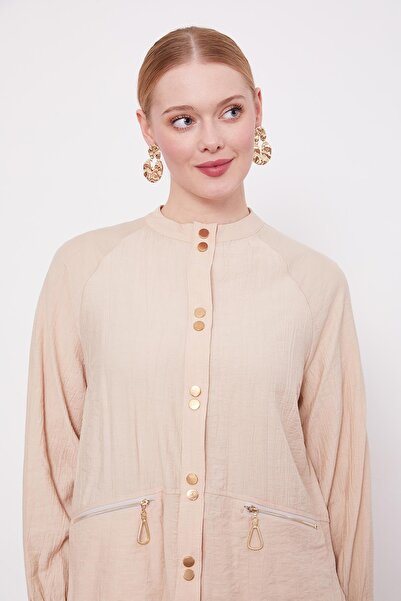 Levidor Μπεζ Σετ με διπλά κουμπιά με λεπτομέρεια και φούστα