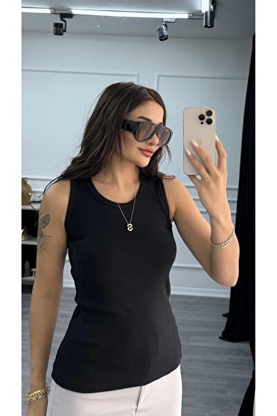 Daves بلوزة سوداء مرنة بياقة دائرية وحمالات عريضة