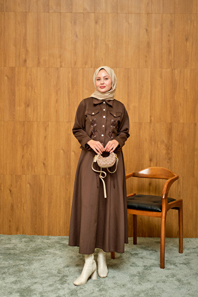 LOCCO Γυναικείο κοστούμι με λεπτομέρεια με ματιστράκια καφέ