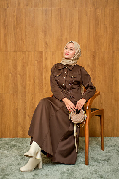 LOCCO Γυναικείο κοστούμι με λεπτομέρεια με ματιστράκια καφέ