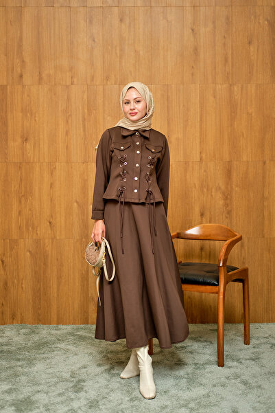 LOCCO Γυναικείο κοστούμι με λεπτομέρεια με ματιστράκια καφέ