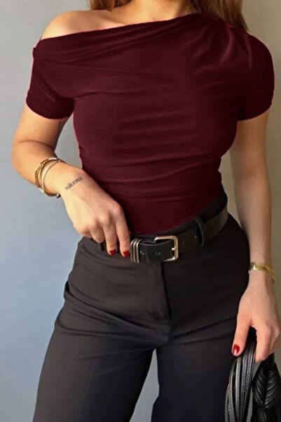 Cockatoo Жіноча блузка з човниковим коміром, низькими плечима і короткими рук...