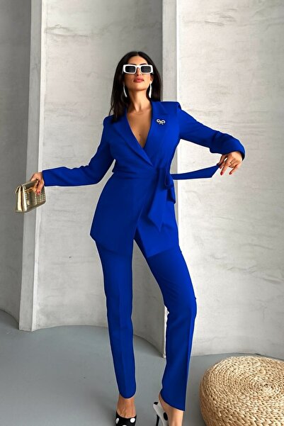 AKD Atelier Women's Two-Piece Top and Bottom Set Stylish Belted Draped Brooch Detail Blazer Jacket Flared Leg Pants Set
