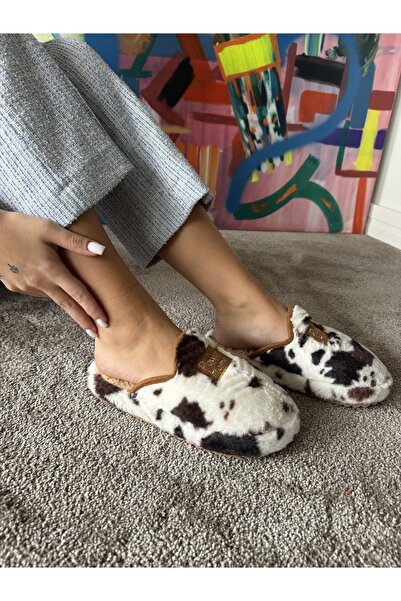 POWER شباشب منزلية نسائية هادئة ذات نعل ناعم وخفيف الوزن ومزينة بنقشة منقطة