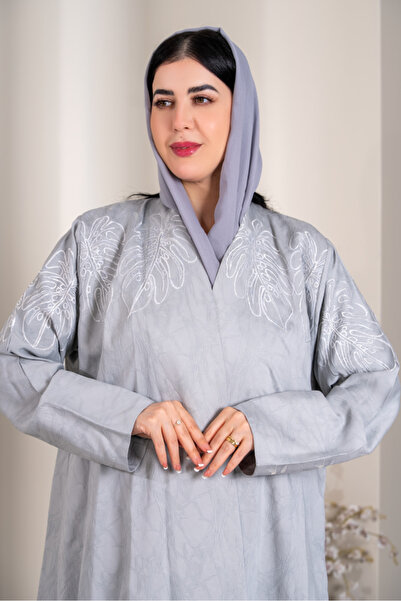 QUEEEN عباية حرير جاكار تطريز لون سماوي