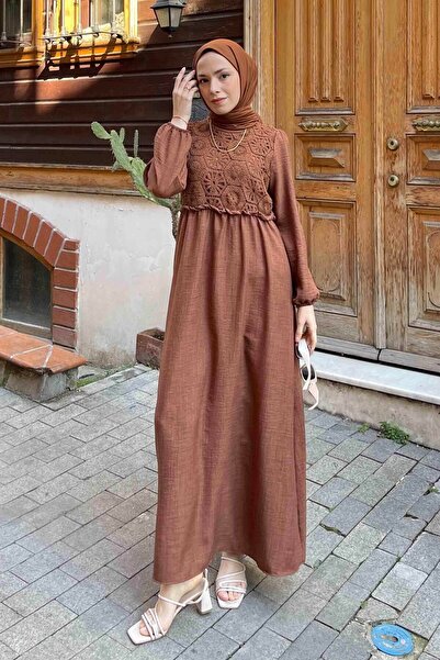 lamelif Φόρεμα με δαντελωτή πλέξη και λεπτομέρειες σε καφέ σοκολάτα